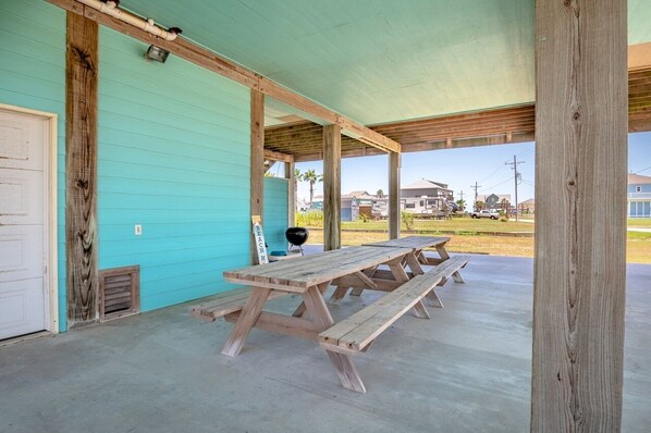 House, 3 Bedrooms | Outdoor dining - Flower Pot 3 Bedroom Home (Port Bolivar)