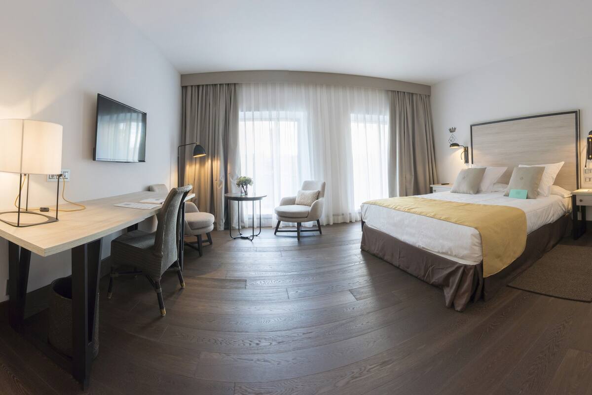 1 bedroom, minibar, in-room safe, desk