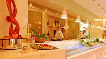 Daily buffet breakfast (CNY 68 per person)