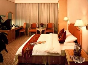 Business Double Room | Minibar, desk, blackout drapes, free WiFi - HNA Hotel Redbuds Changchun (Changchun)