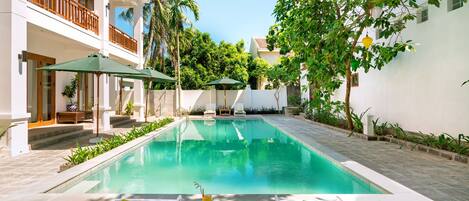 Outdoor pool, pool loungers