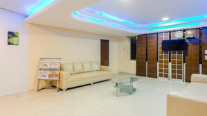 Lobby sitting area - Angel Park Hotel (Hyderabad)