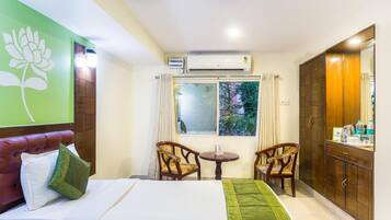 Premium bedding, in-room safe, desk, soundproofing