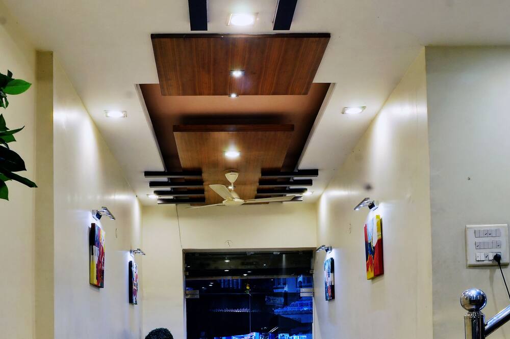 Hotel Shanti Palace