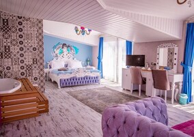 特级套房, 湖景 | 起居区 | LED 电视