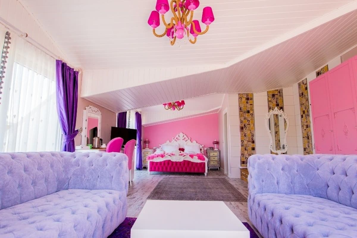 Grand Suite, Lake View | Living area | LED TV