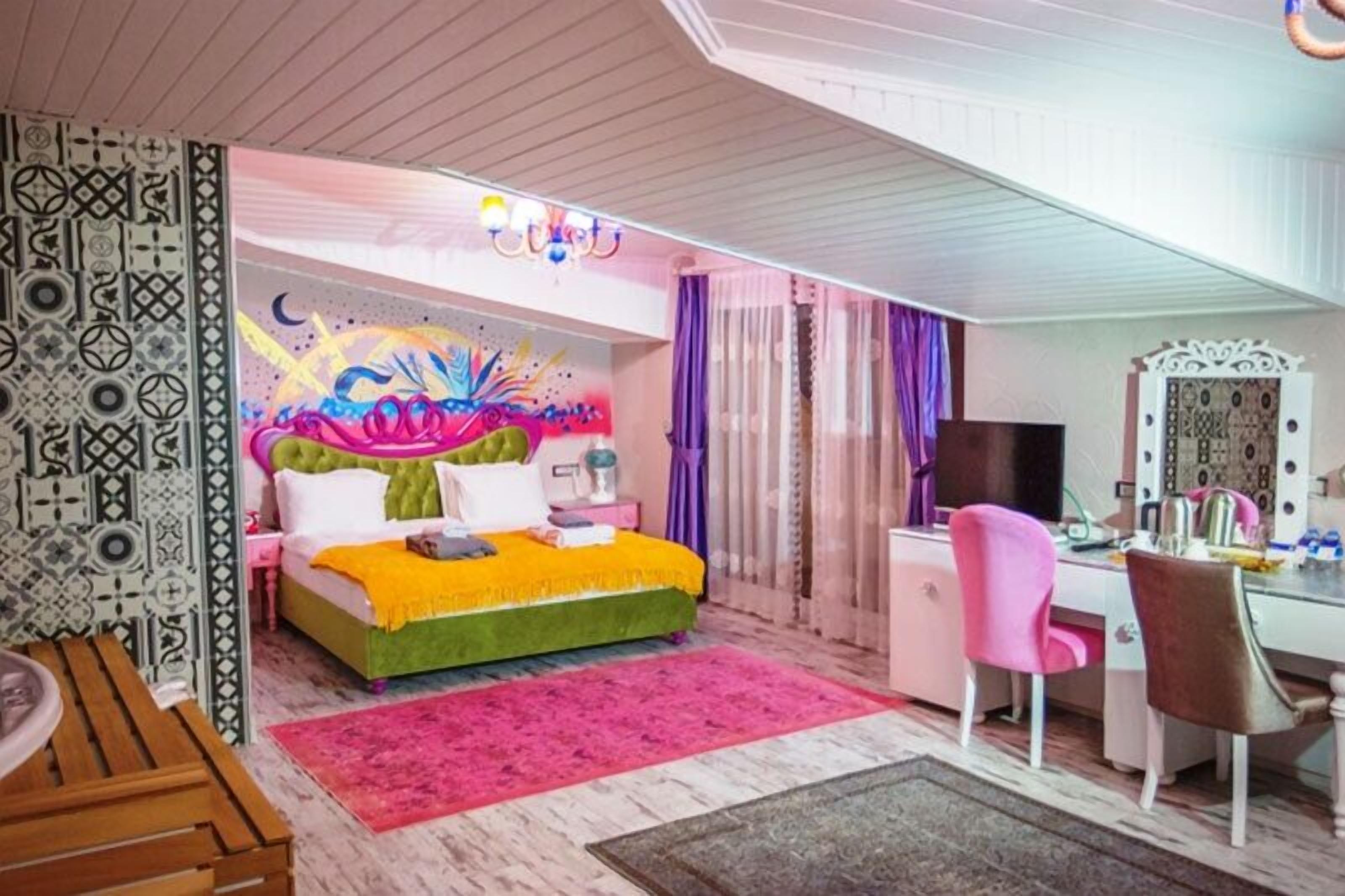 suite | living area | led tv