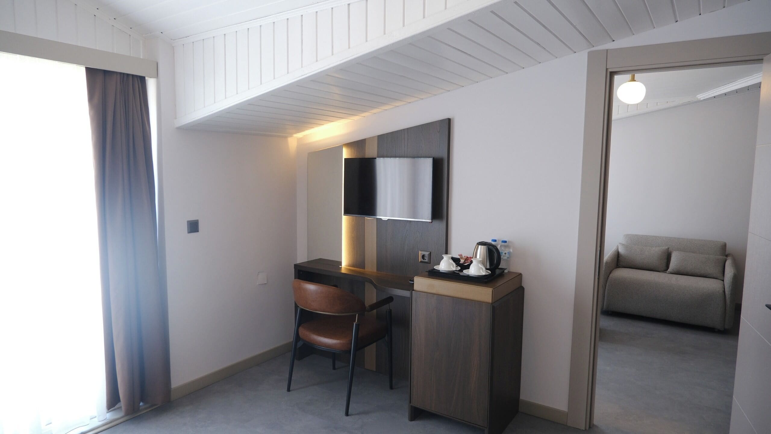 Premium bedding, in-room safe, desk, soundproofing