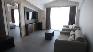 Premium bedding, in-room safe, desk, soundproofing