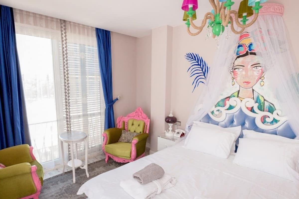 Junior Suite, Lake View | Premium bedding, in-room safe, desk, soundproofing