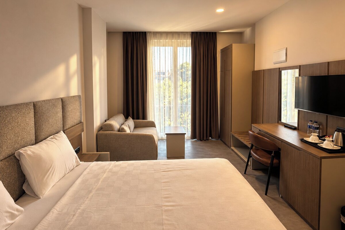 Habitación estándar doble | Ropa de cama de alta calidad, caja fuerte, escritorio