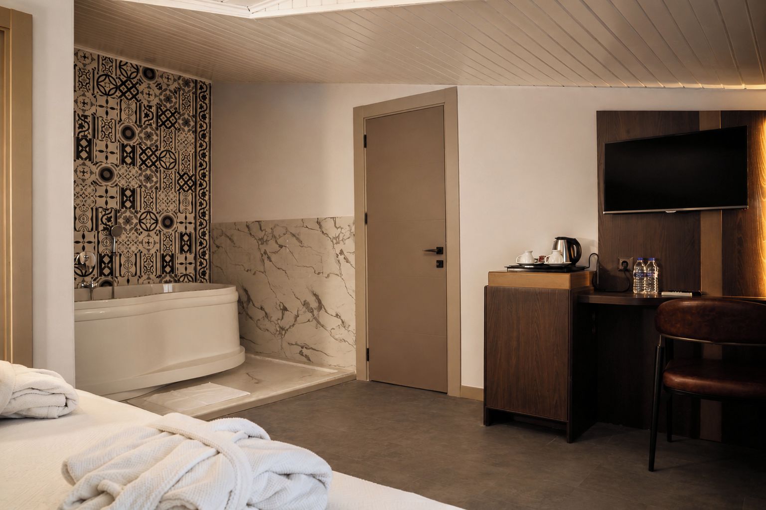 Suite | Premium bedding, in-room safe, desk, soundproofing