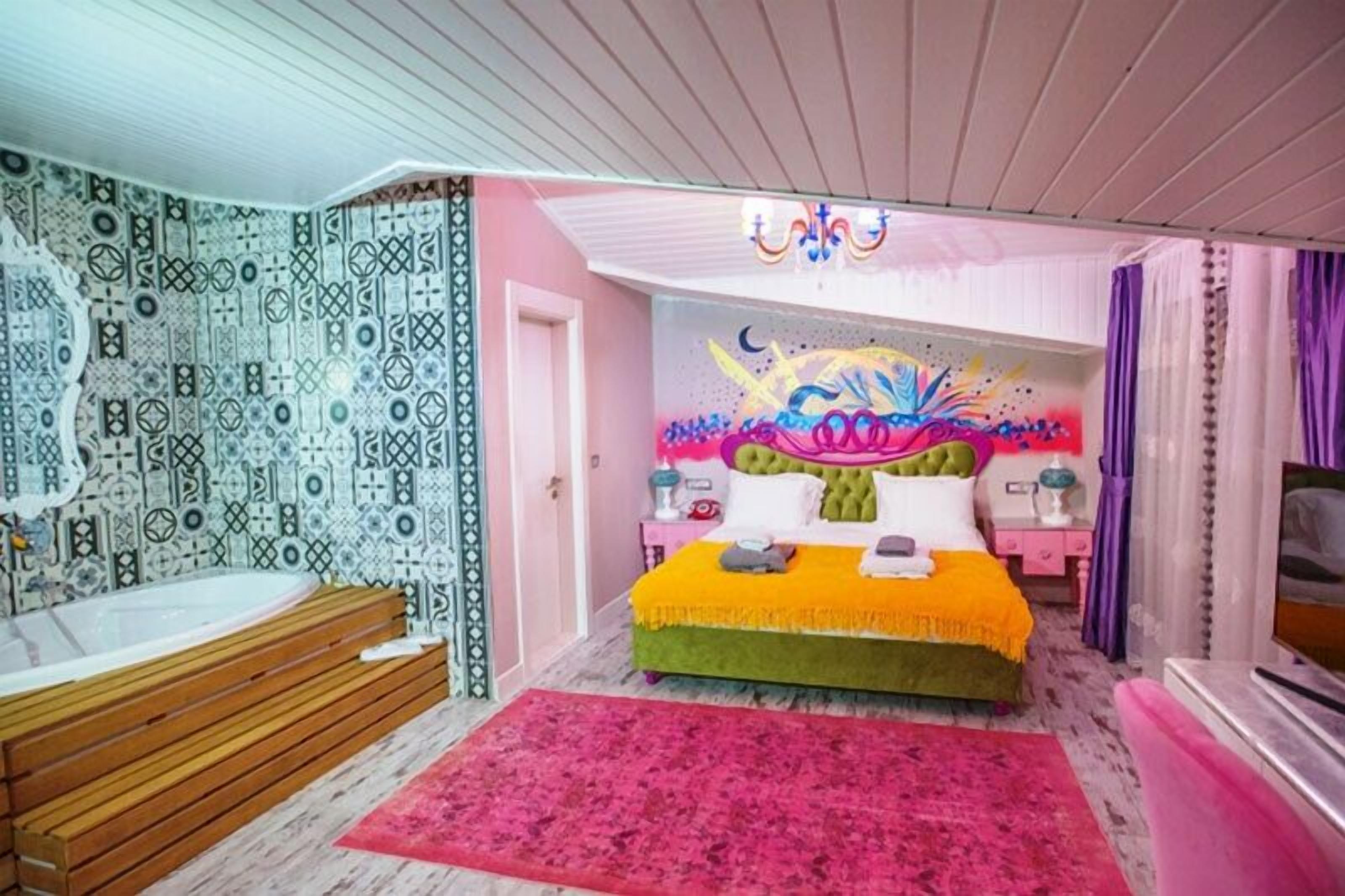 suite | living area | led tv