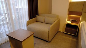 Premium bedding, in-room safe, desk, soundproofing - Limnades Hotel (Iznik)