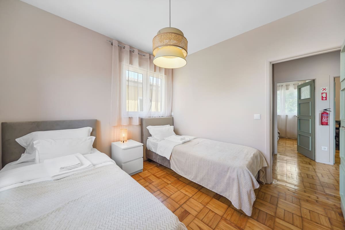 Family Apartment, 3 Bedrooms | 3 bedrooms, soundproofing, iron/ironing board, free WiFi