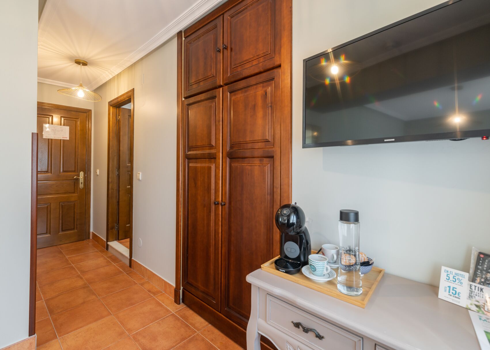 standard double or twin room | in-room safe, desk, free wifi, bed sheets