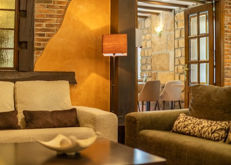 Restaurant. Logis Hotel Restaurante La Casa de Juansabeli