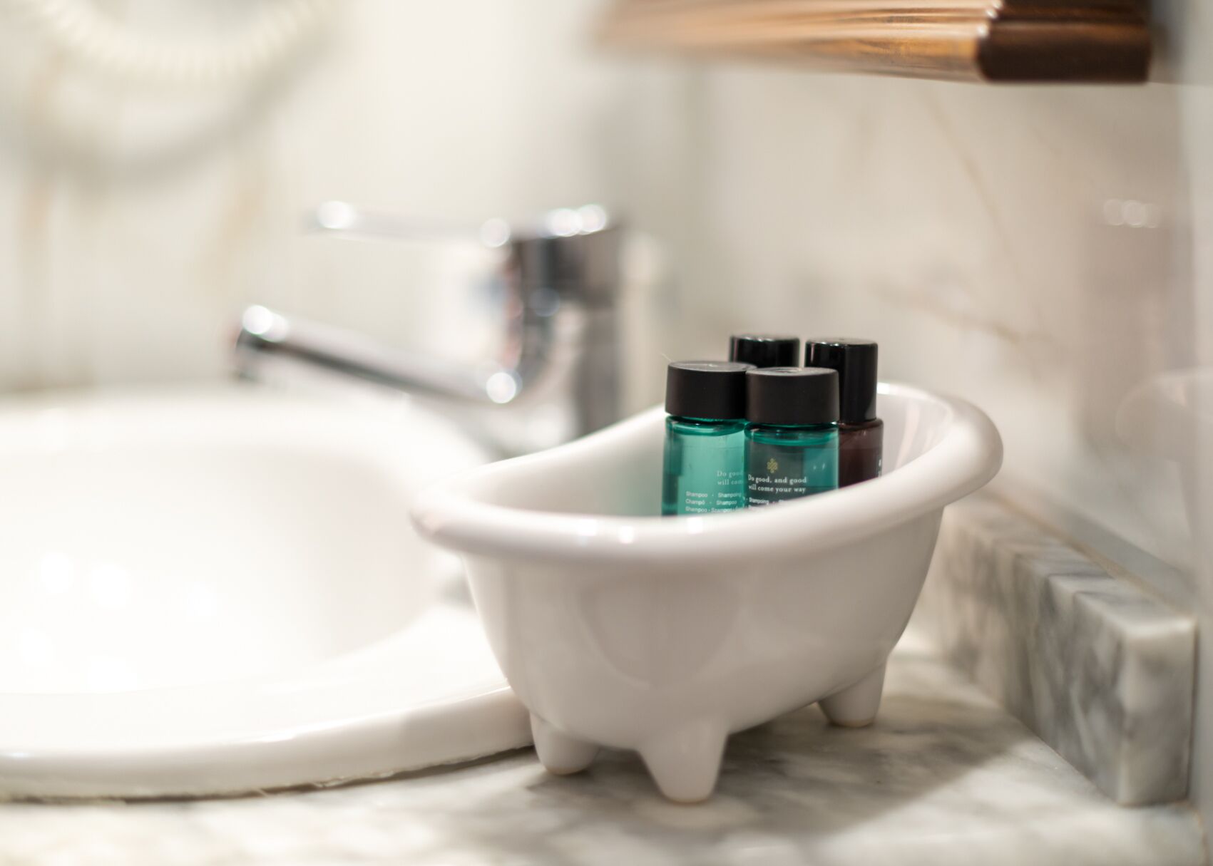 standard double or twin room | in-room safe, desk, free wifi, bed sheets