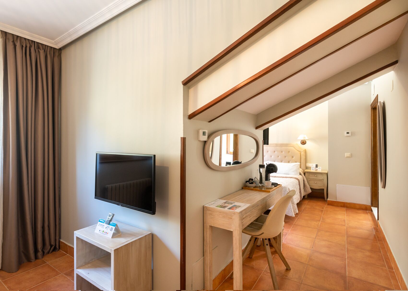 Coffres-forts dans les chambres, bureau, Wi-Fi gratuit, draps fournis