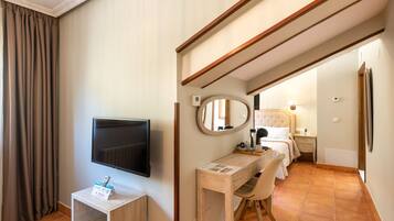 Coffres-forts dans les chambres, bureau, Wi-Fi gratuit, draps fournis