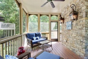 Cabin, 5 Bedrooms | Terrace/patio