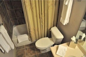 Cabin, 4 Bedrooms | Bathroom