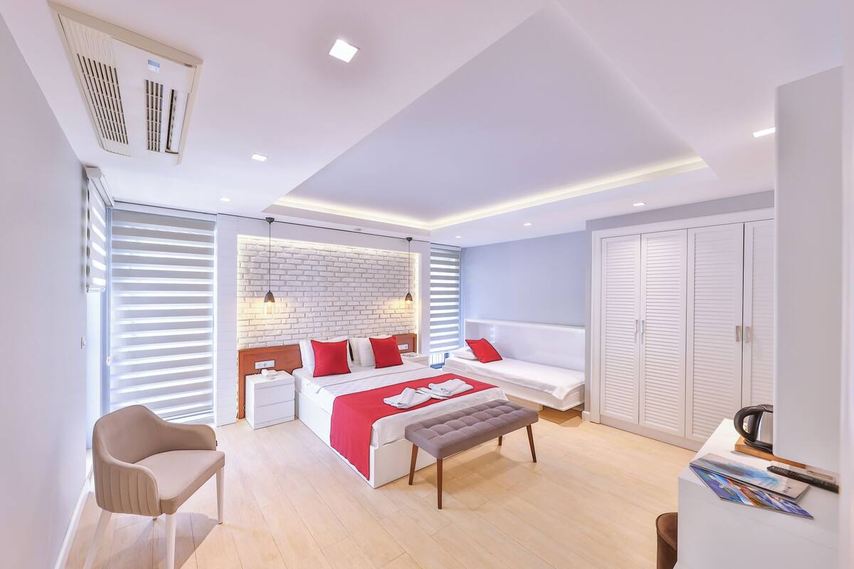 In-room safe, desk, soundproofing, free WiFi