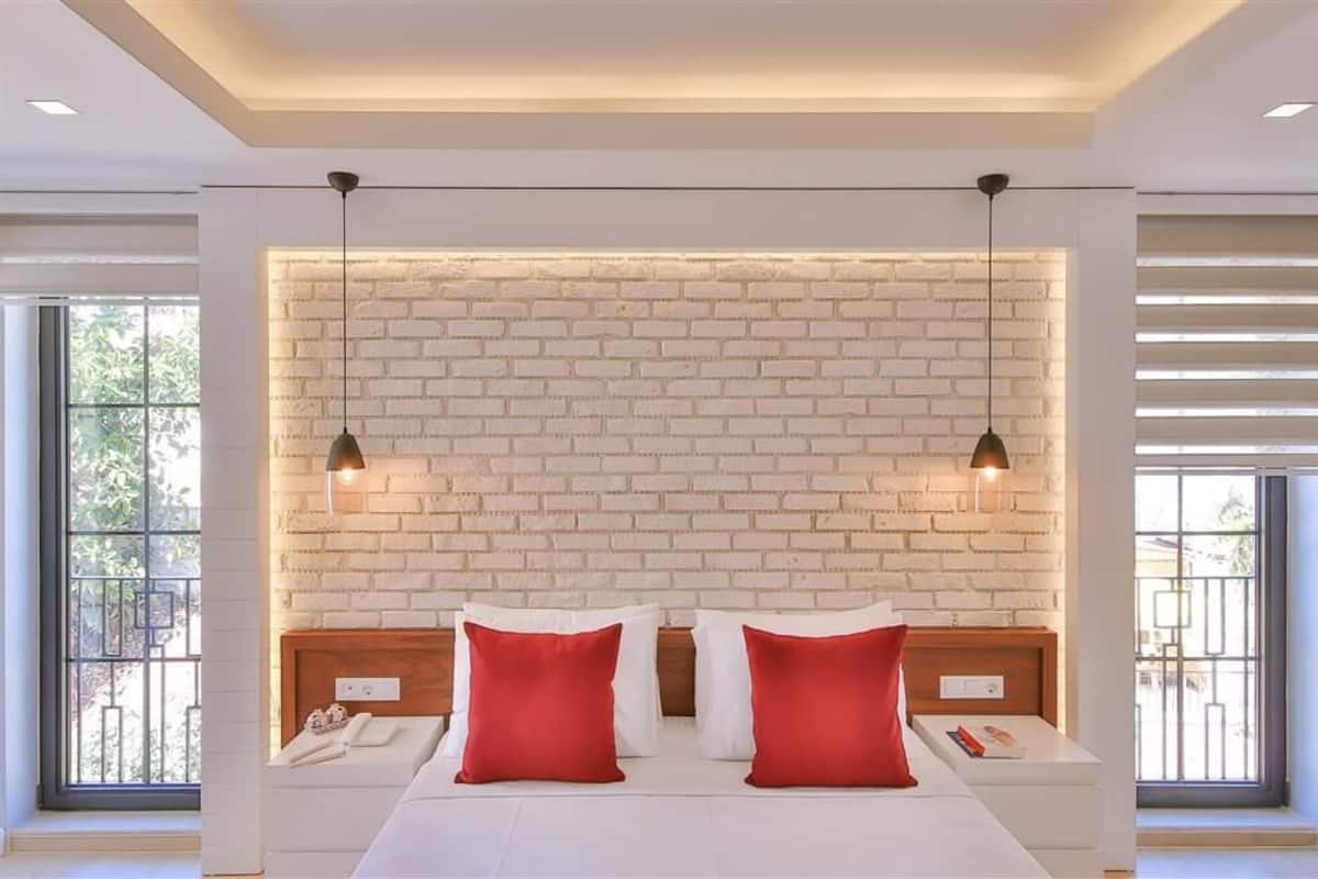 In-room safe, desk, soundproofing, free WiFi