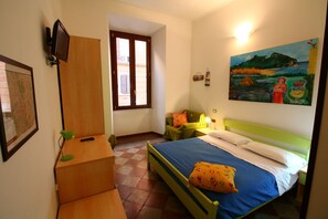 Egyptian cotton sheets, premium bedding, down duvets, pillow-top beds - Trasteverooms La Bernardon (Rome)