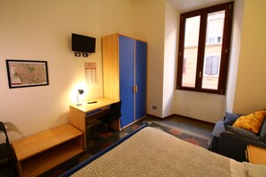 Egyptian cotton sheets, premium bedding, down duvets, pillow-top beds - Trasteverooms La Bernardon (Rome)