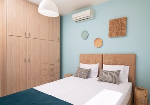 Deluxe Villa, Hot Tub, Mountainside | 4 bedrooms, soundproofing, iron/ironing board, free WiFi