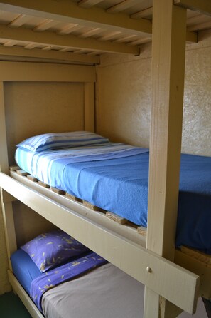 Slaapzaal, gemengd, gemeenschappelijke badkamer (6 People)