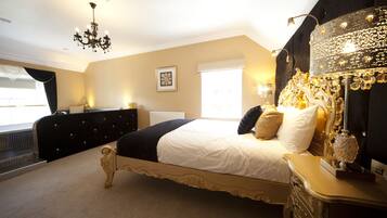 Deluxe Suite (Kilmore) | Desk, iron/ironing board, free cots/infant beds, bed sheets