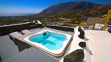 Six Bedroom Villa with Sea View and Hot Tubs | Premium bedding, in-room safe, blackout drapes, soundproofing