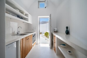 Two Bedroom Sea View Villa with Hot Tub - Adrala | Private kitchen - Fertimo Suites (Santorini)
