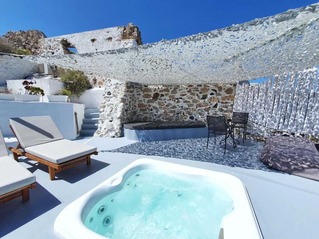 Six Bedroom Villa with Sea View and Hot Tubs | Peralatan tempat tidur premium, peti besi dalam bilik 