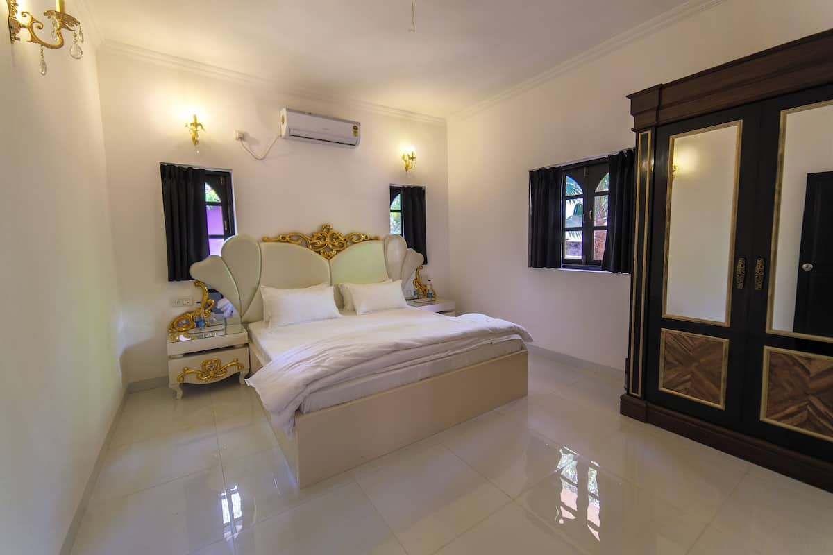 deluxe room, pool view | 1 bedroom, in-room safe, rollaway beds, free wifi