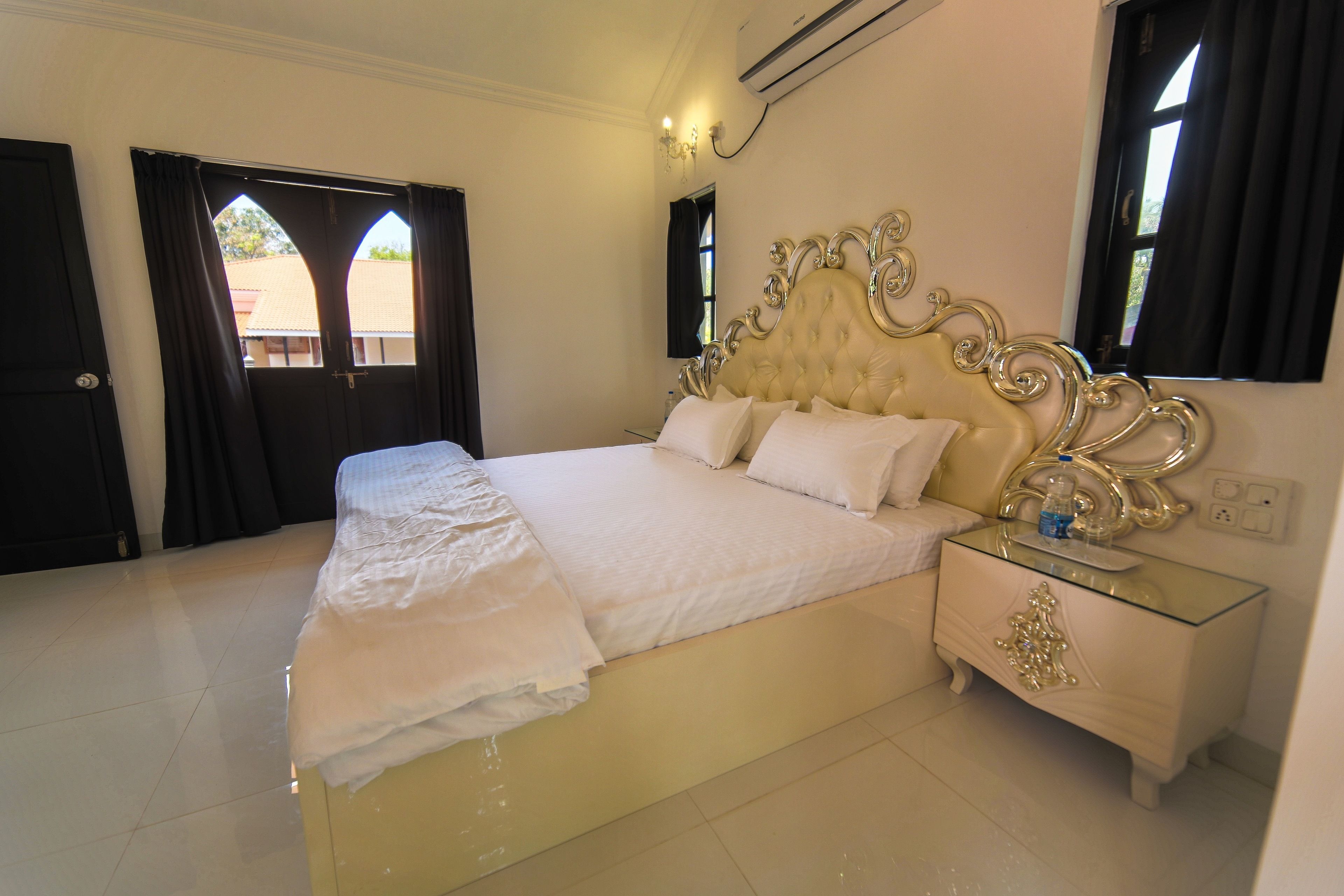 deluxe room, pool view | 1 bedroom, in-room safe, rollaway beds, free wifi