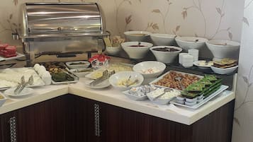 Πρωινό σε μπουφέ καθημερινά (10 EUR/άτομο)