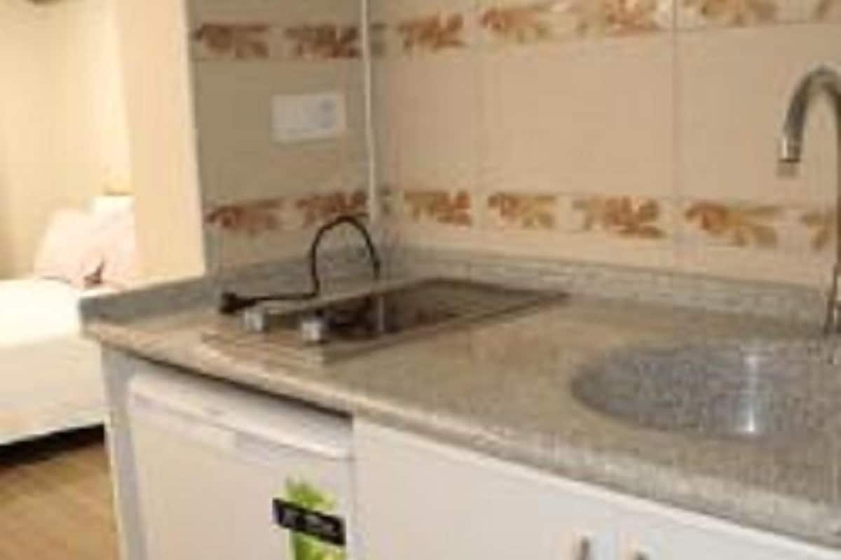 deluxe triple room, multiple beds, sea view | private kitchen | fridge, stovetop, electric kettle, cookware/dishes/utensils