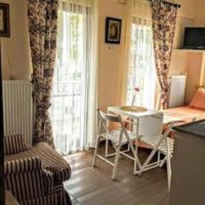 Habitación Elite con 2 camas individuales, 2 camas individuales, vistas al jardín | Ropa de cama de alta calidad y edredones de plumas