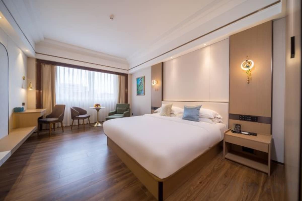 Business Queen Room