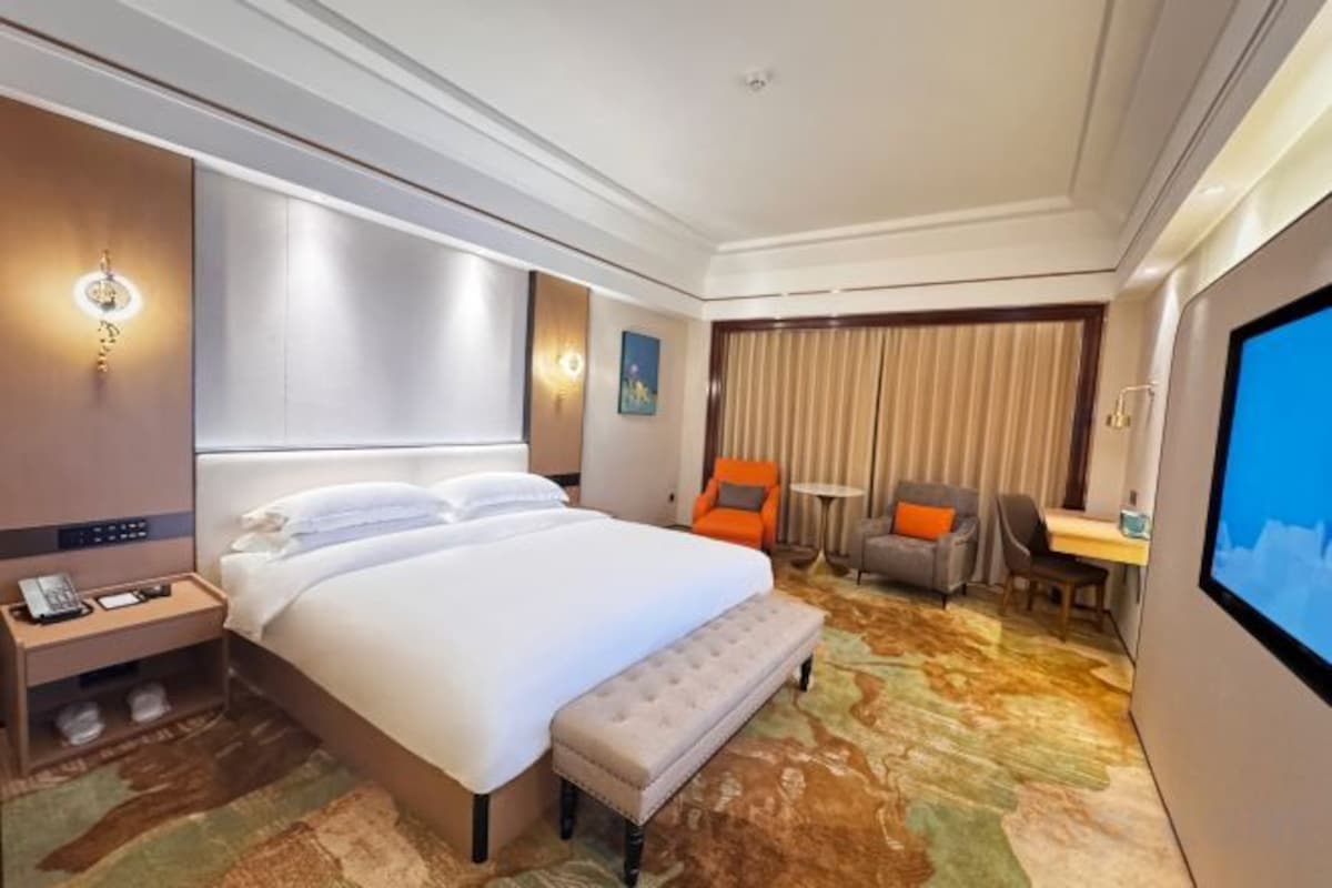 Deluxe Queen Room
