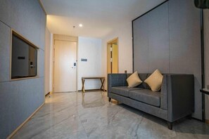 Una mesa de tenis de mesa