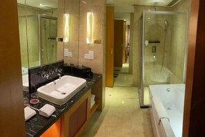 Room - Golden Palace Hotel (Kunming)