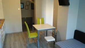 In-room dining - Alisa Apartments (Kostomlaty nad Labem)