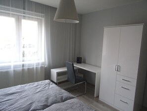 Appartamento Comfort, 1 camera da letto | 1 camera, una scrivania, ferro/asse da stiro, Wi-Fi gratuito
