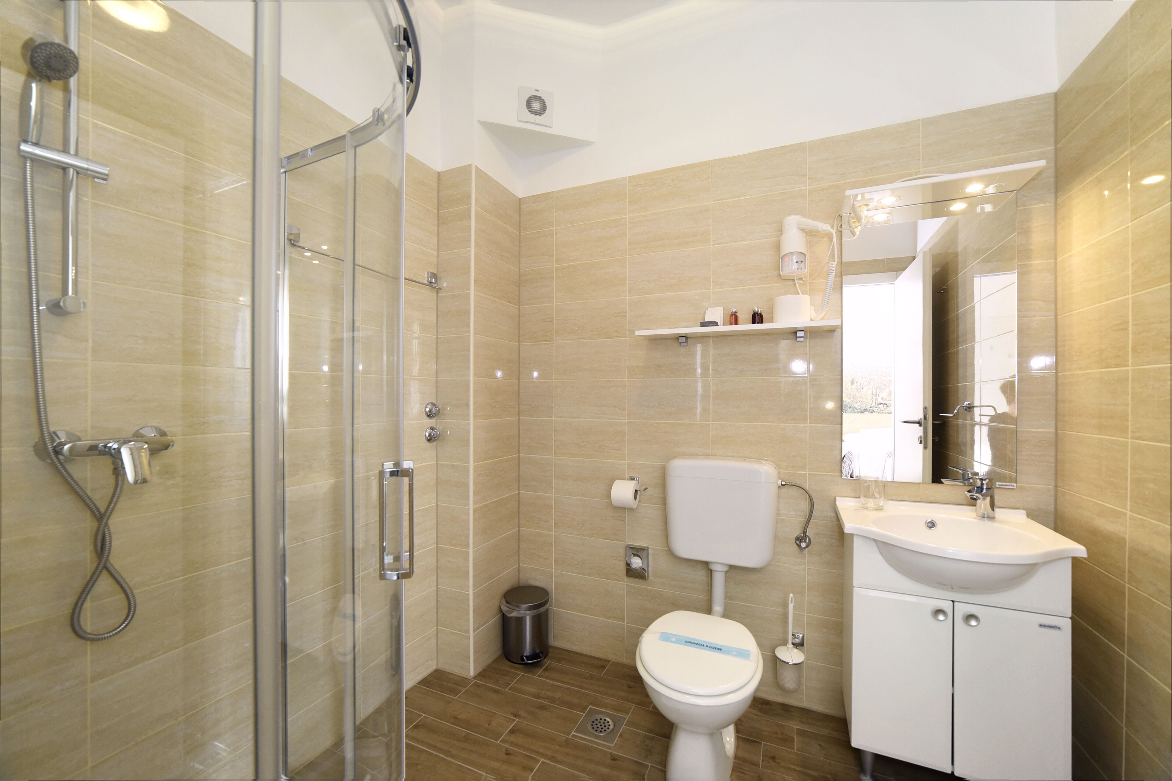 shower, free toiletries, hair dryer, towels