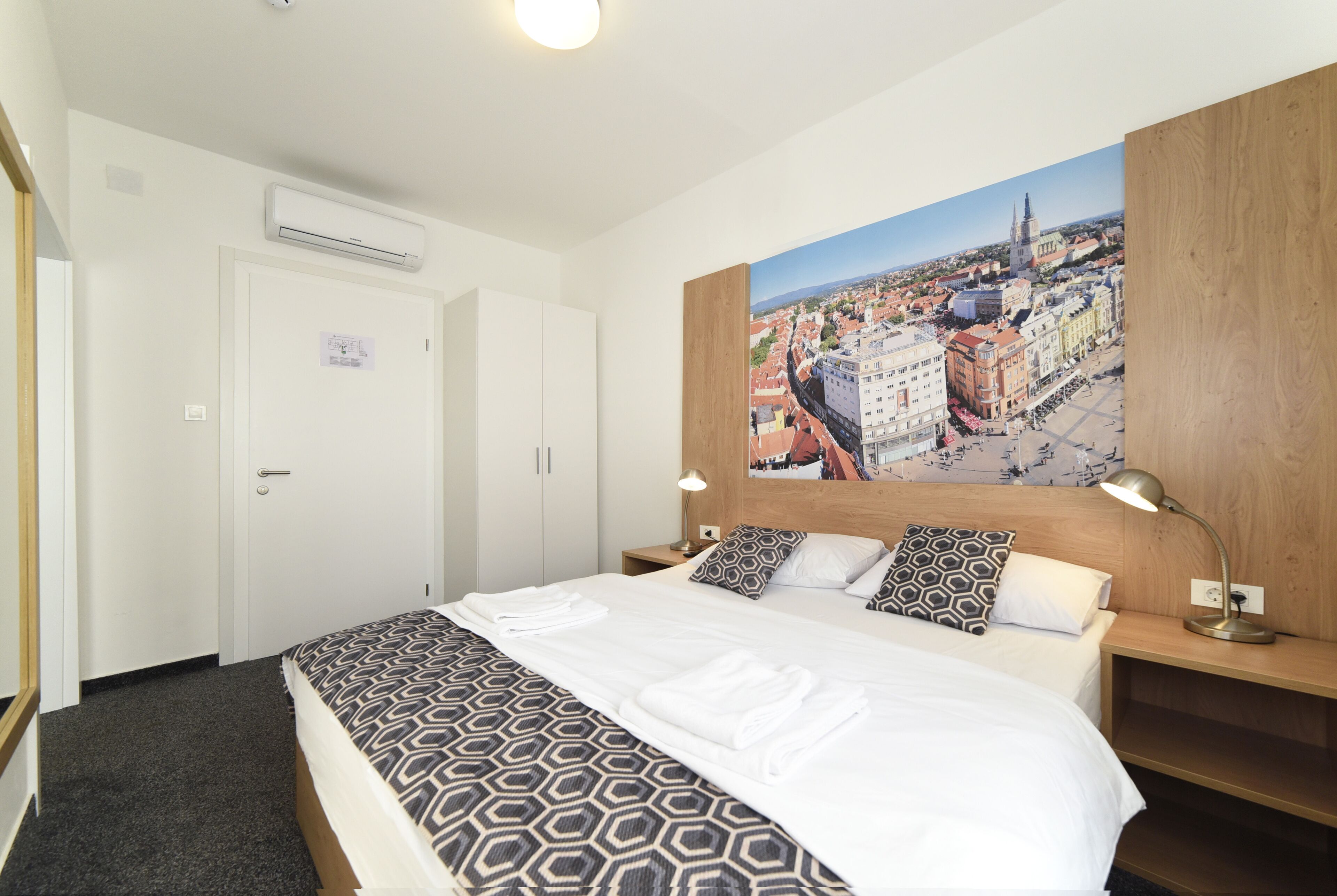 standard double room | premium bedding, down duvets, pillow-top beds, free wifi