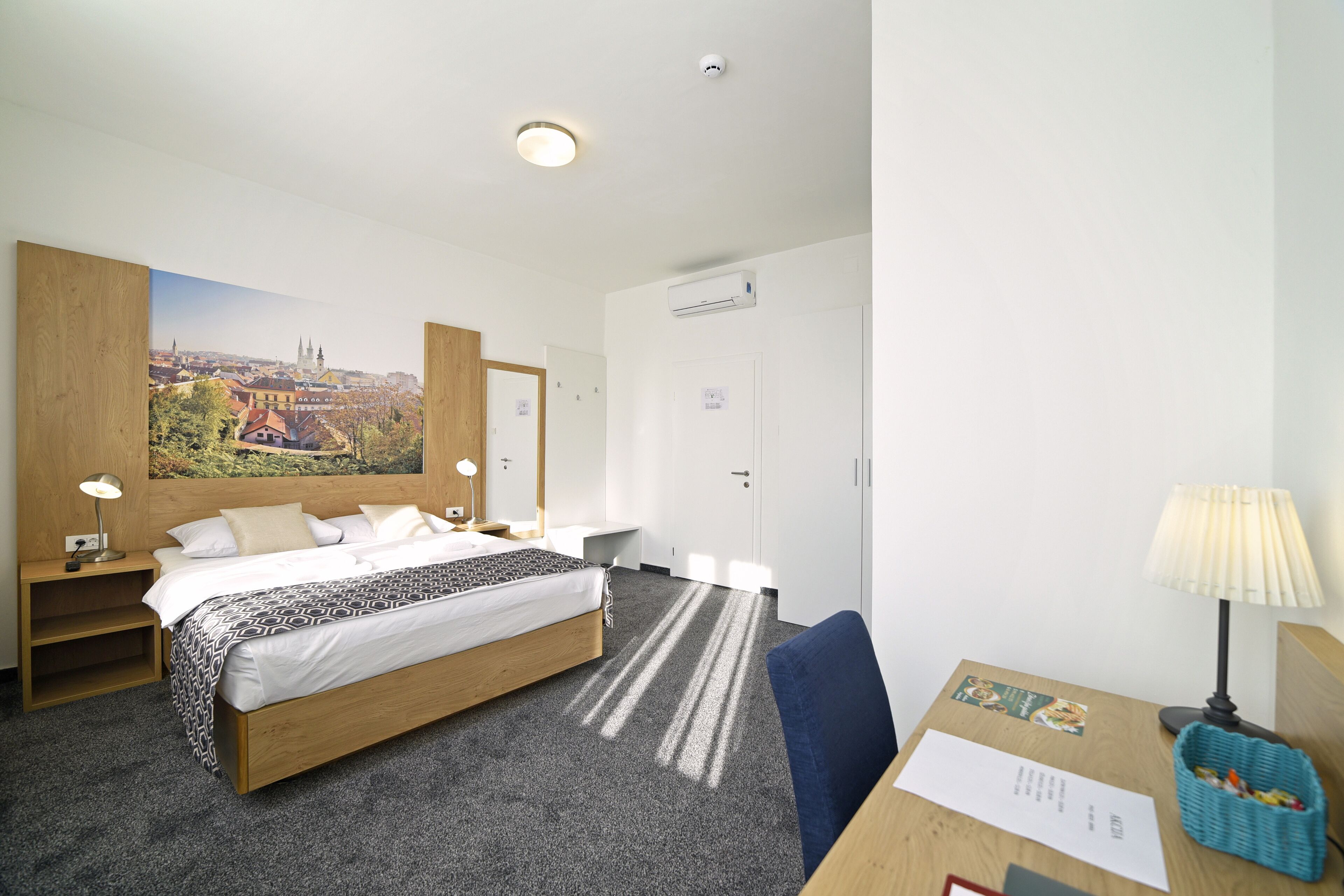 standard double room | premium bedding, down duvets, pillow-top beds, free wifi